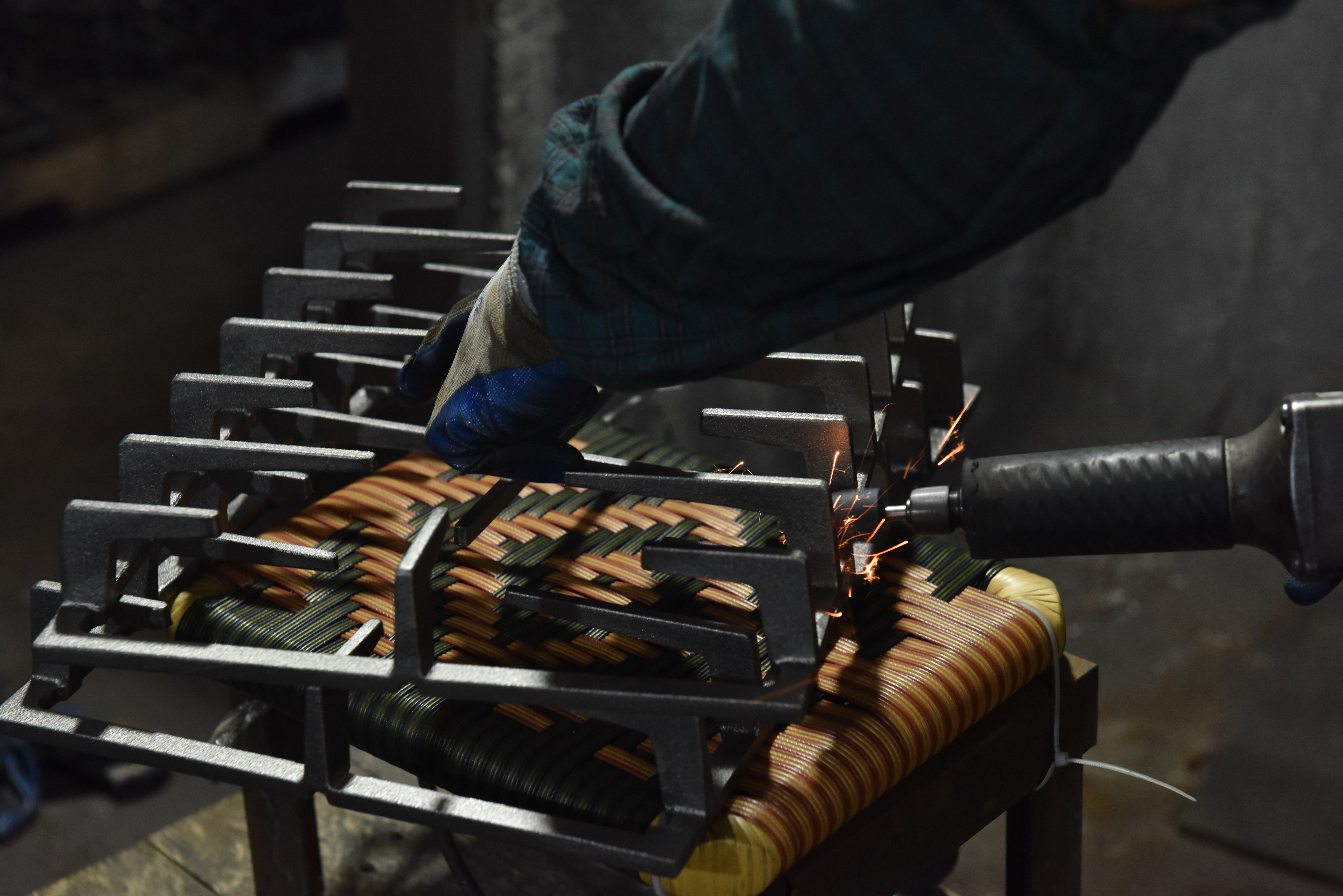 Grinding and finishing station