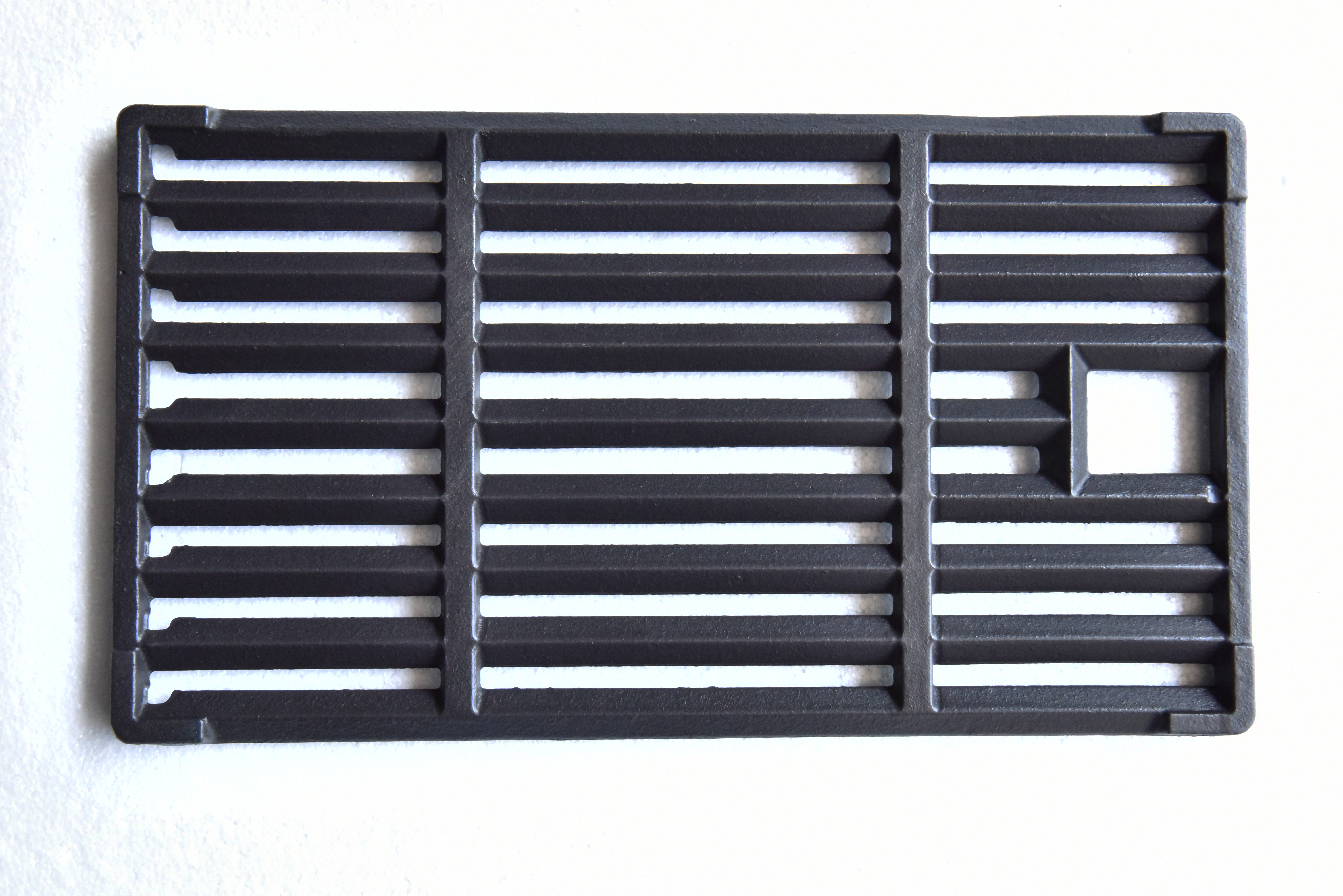Rectangular cast iron grill grate