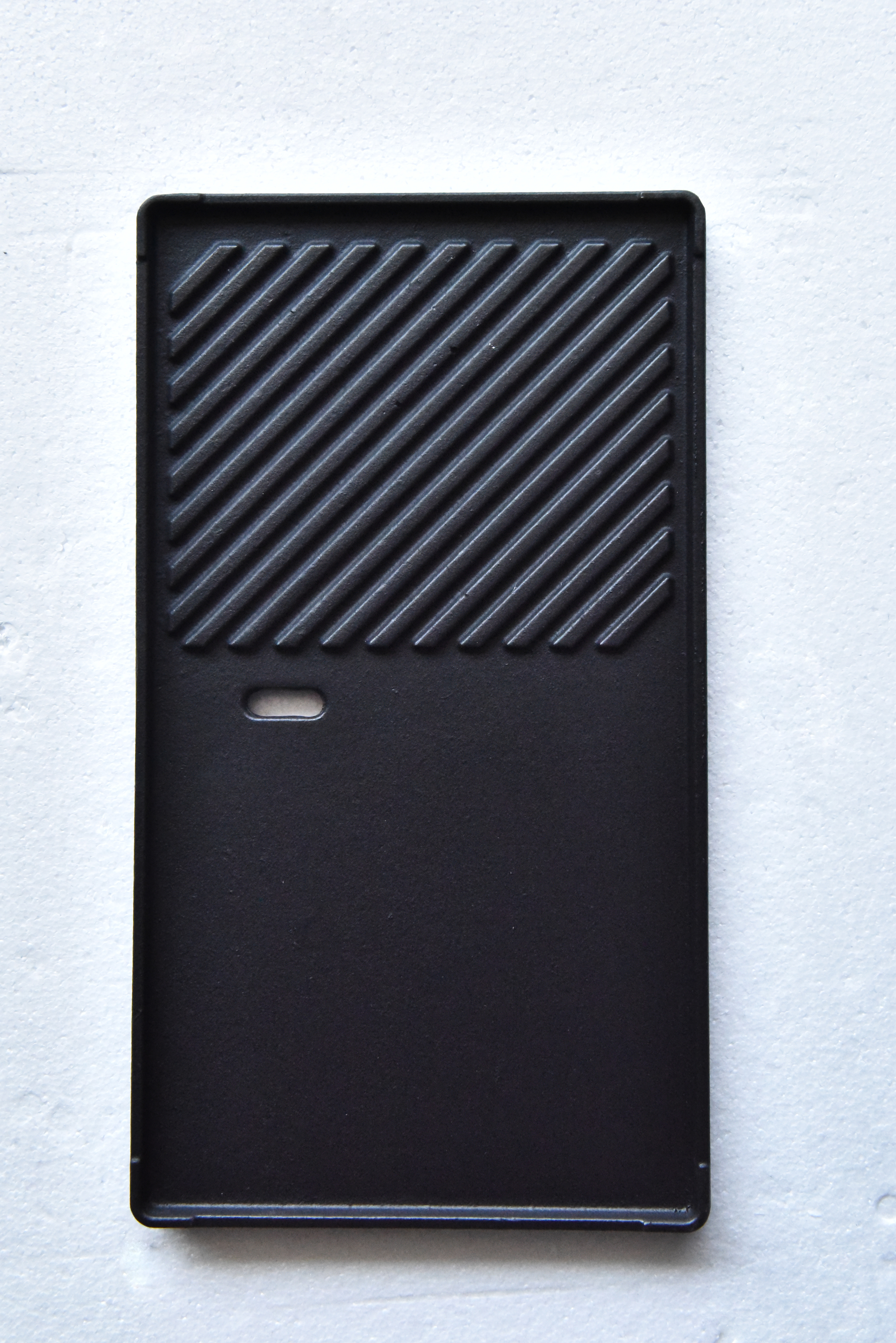 Ribbed cast iron griddle plate