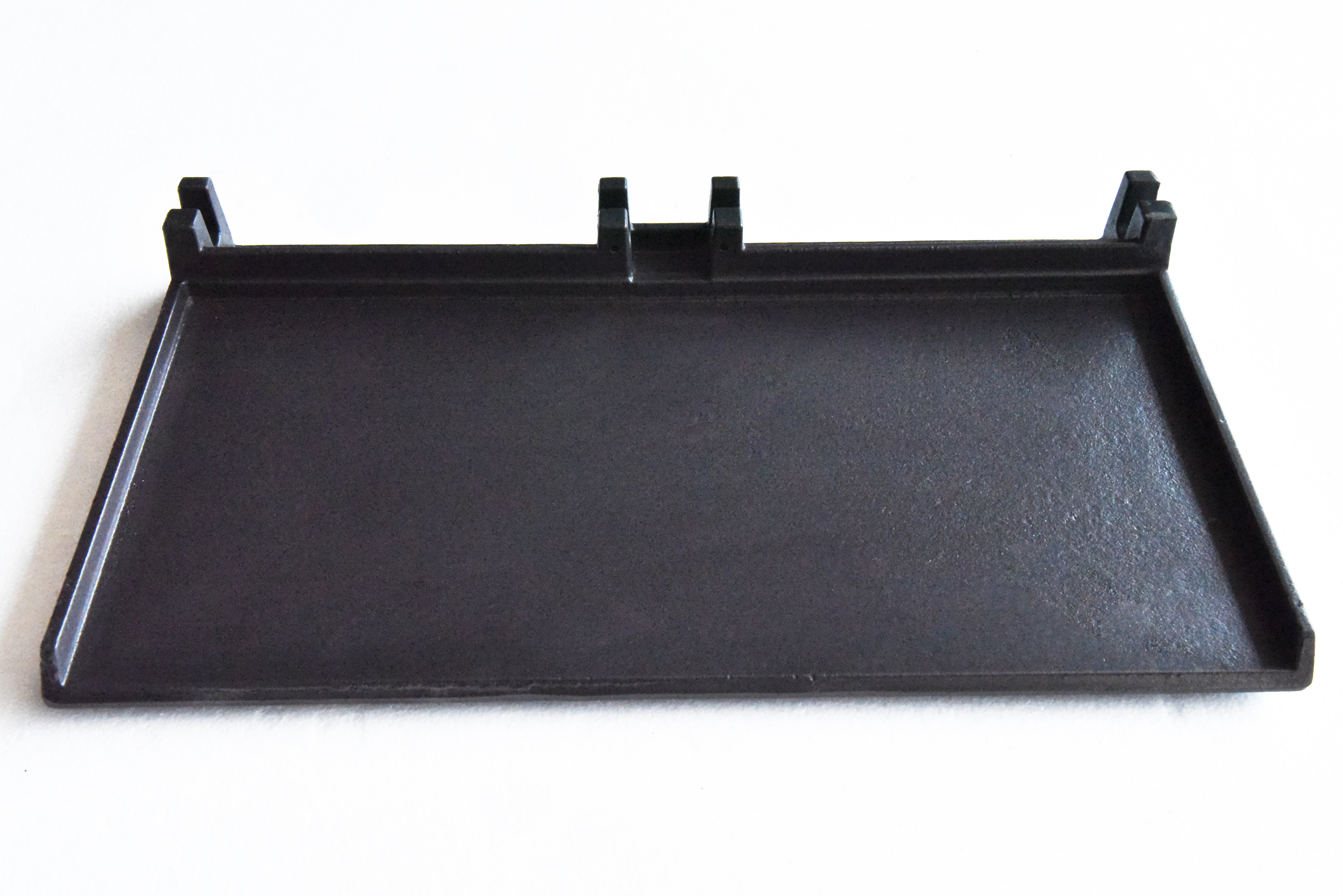 Sloped cast iron tray component